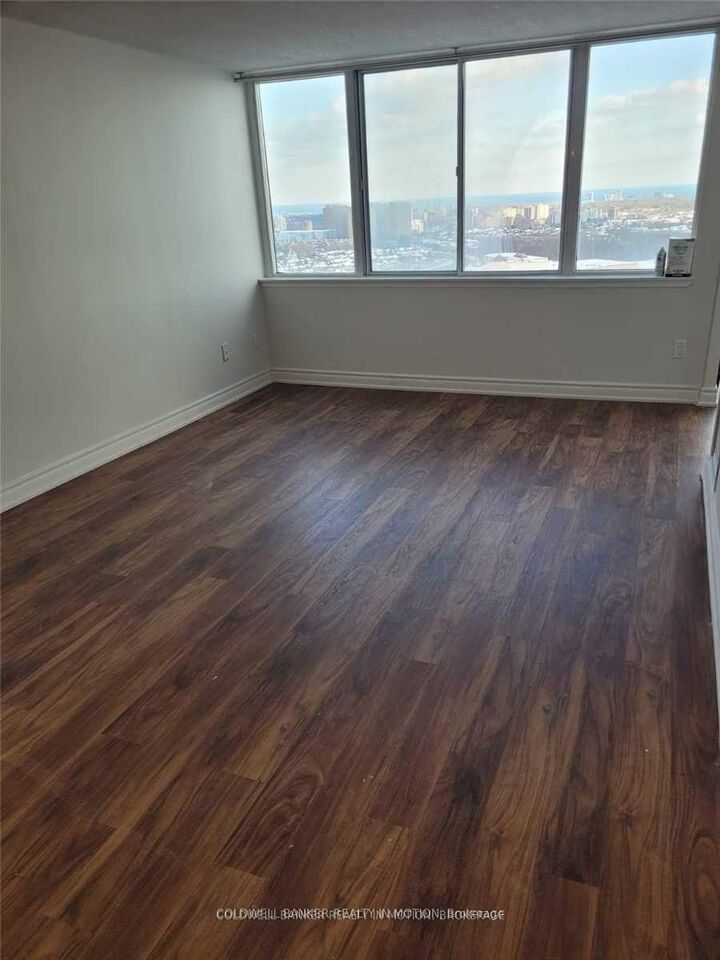 Property Photo:  350 Webb Drive 2104  ON L5B 3W4 