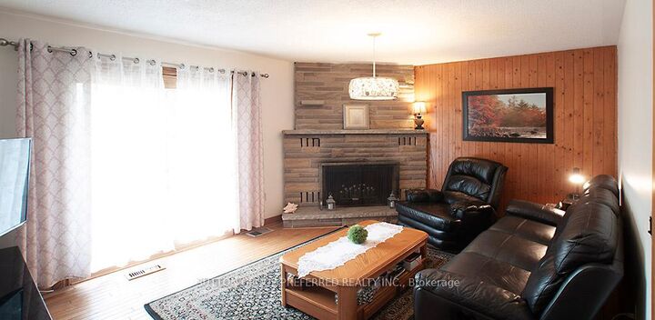 Property Photo:  802 Phyllis Street  ON N6J 2Z5 