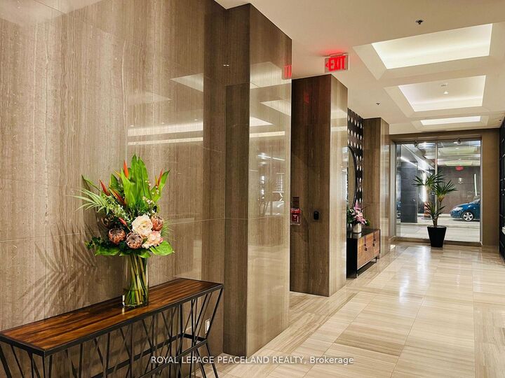 Property Photo: 111 St. Clair Avenue W 1607 ON M4V 1N5
