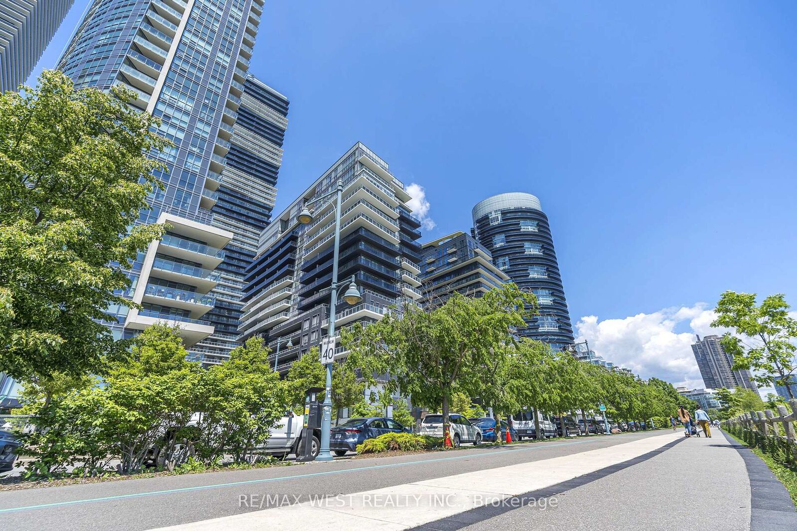 Property Photo: 10 Park Lawn Road 1705 ON M8Y 3H8