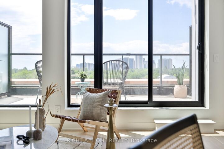 Property Photo: 2720 Dundas Street W 604 ON M6P 0C3
