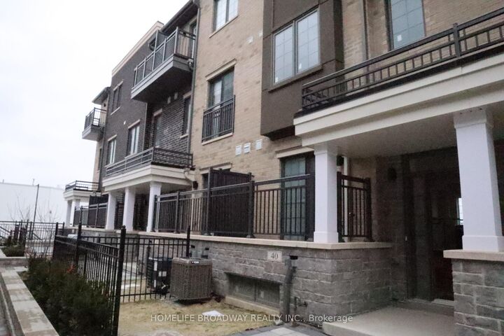 Property Photo: 40 Clippers Crescent ON L4A 4X7