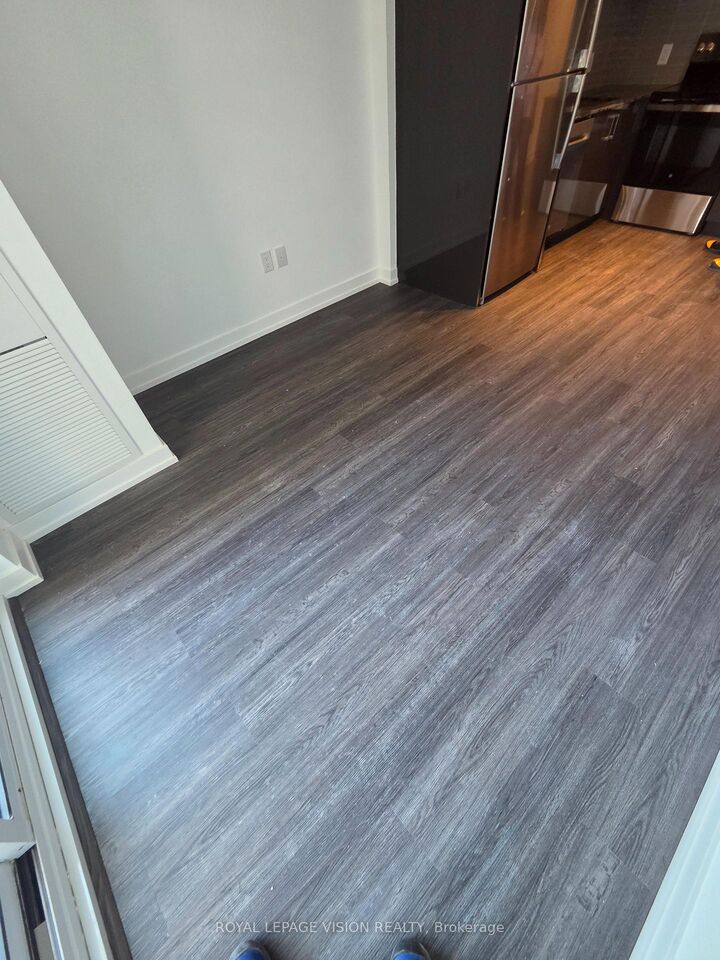 Property Photo:  4010 Eglinton Avenue W 820  ON M9A 0G5 