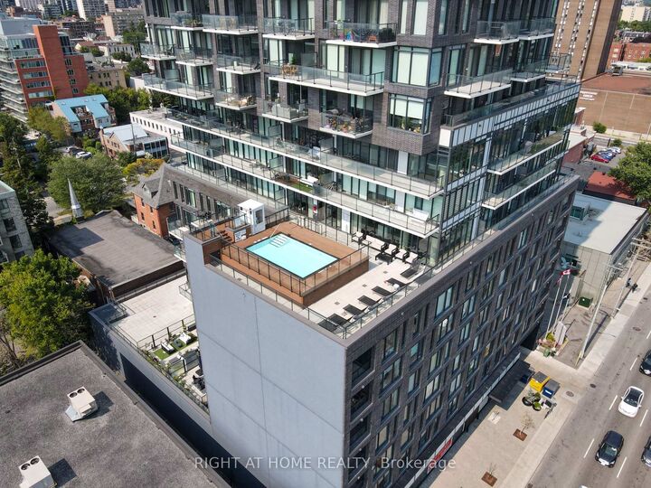 Property Photo: 203 Catherine Street 1804 ON K2P 1J5