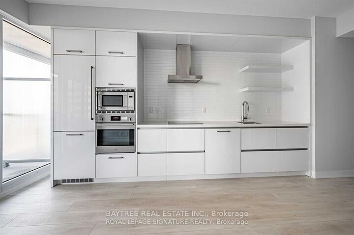 Property Photo: 2221 Yonge Street 1506 ON M4S 2B4