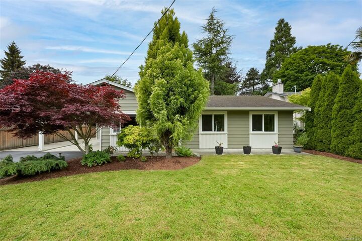 7662 Wallace Dr — photo 1