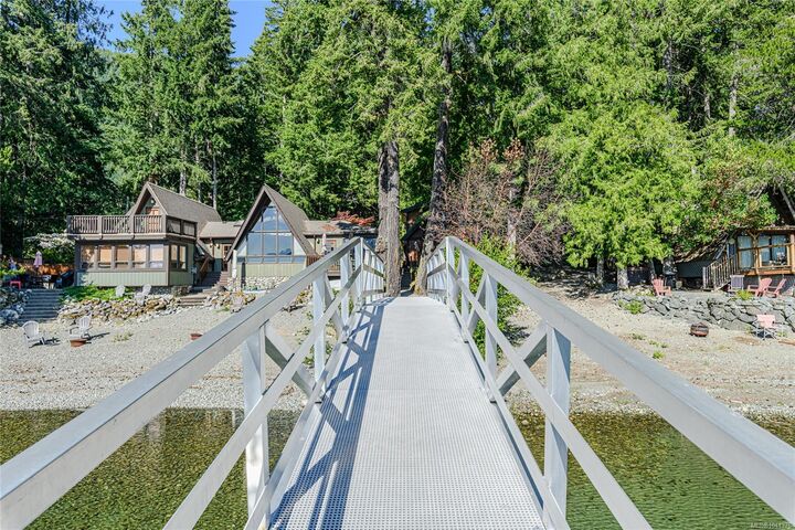Property Photo: 8360 Sa-Seen-Os Rd #3A BC V0R 3E1