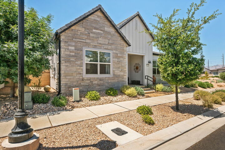 Property Photo: 5588 S Agave Peak Ln UT 84790
