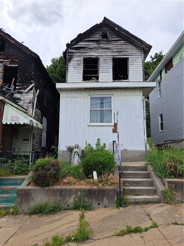 Property Photo:  422 E Washington St  PA 15074 