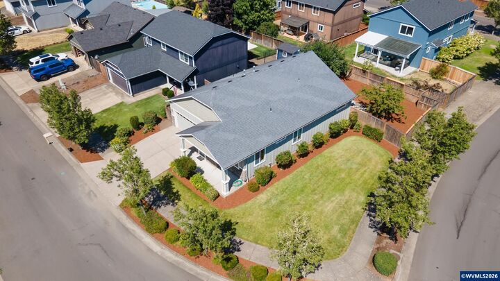 Property Photo: 211 Claremont St NE OR 97322