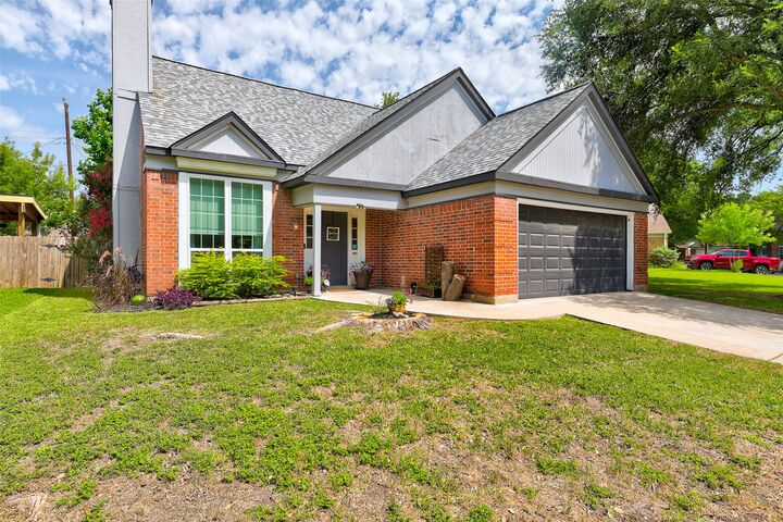 Property Photo: 16910 Columbine Street TX 78660