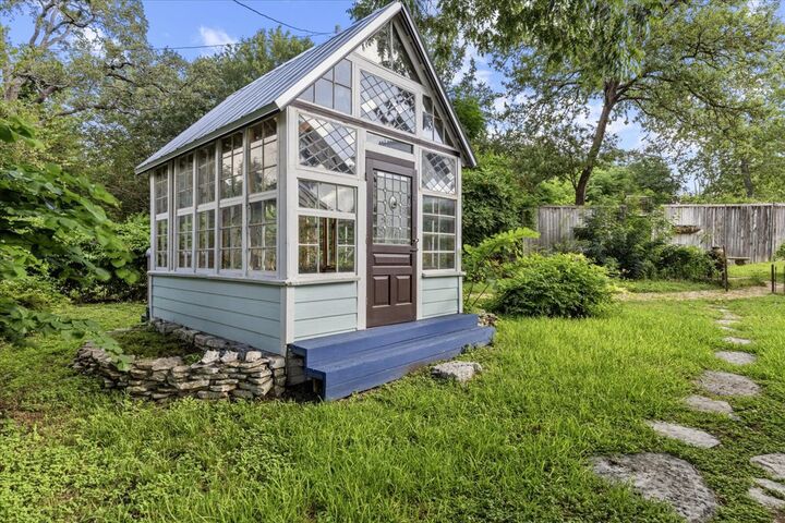 Property Photo:  702 E Main Street  TX 78664 
