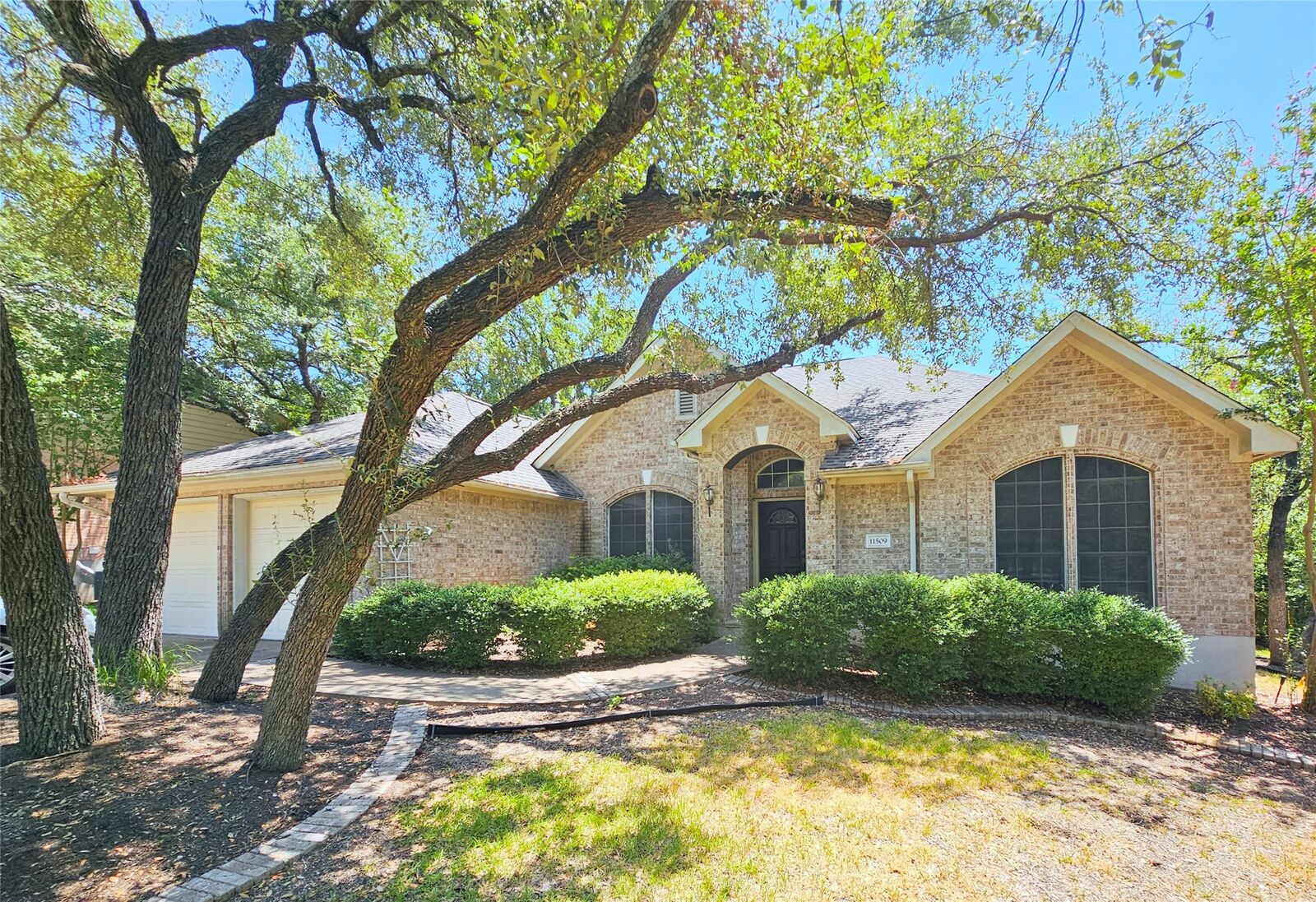 Property Photo: 11509 Leon Grande Cove TX 78759
