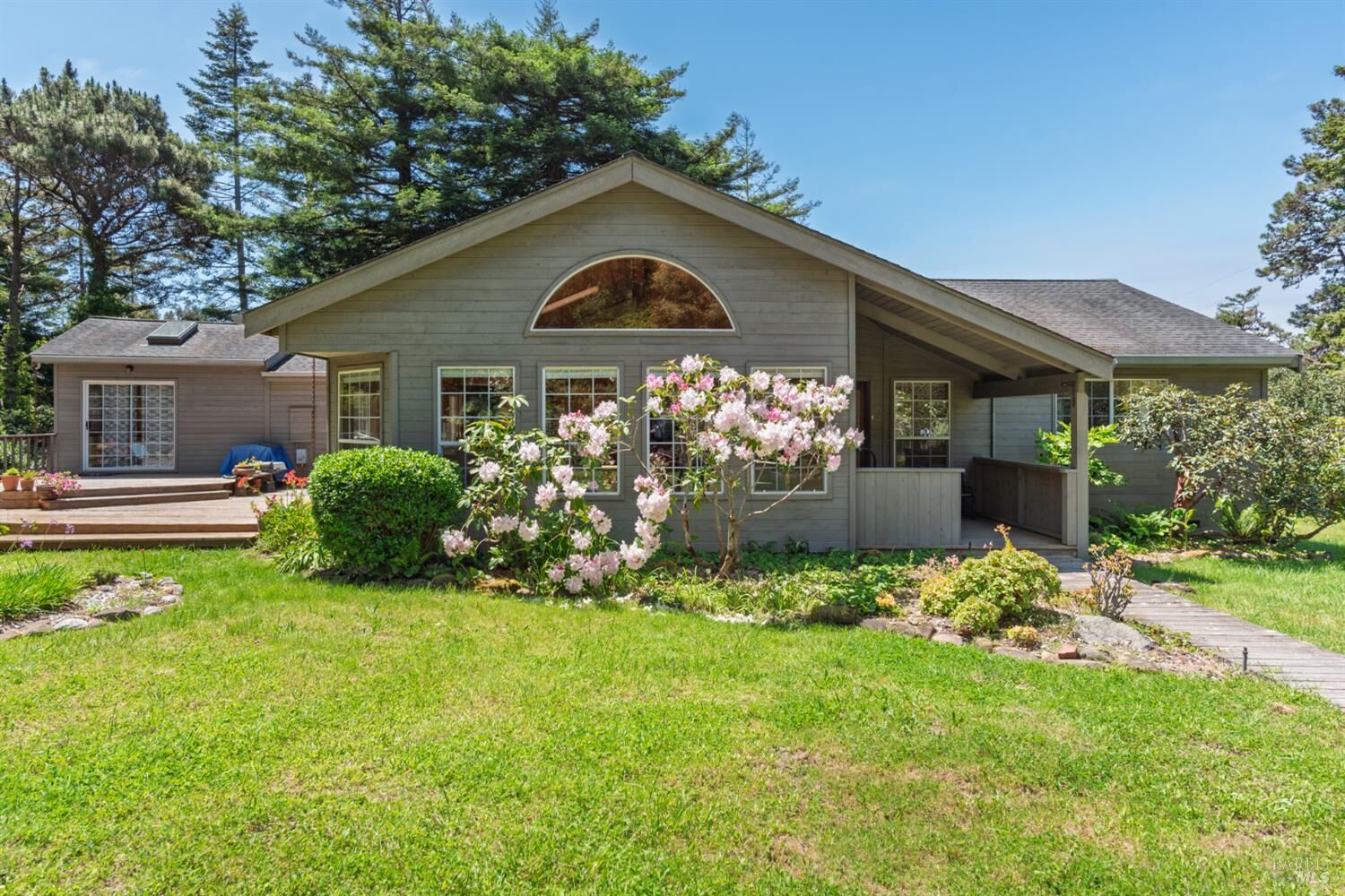 Property Photo:  