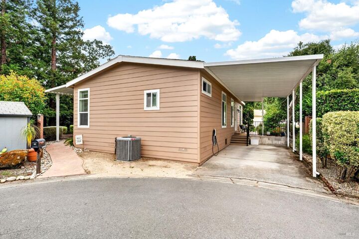 Property Photo: 32 Springhill Court CA 95409