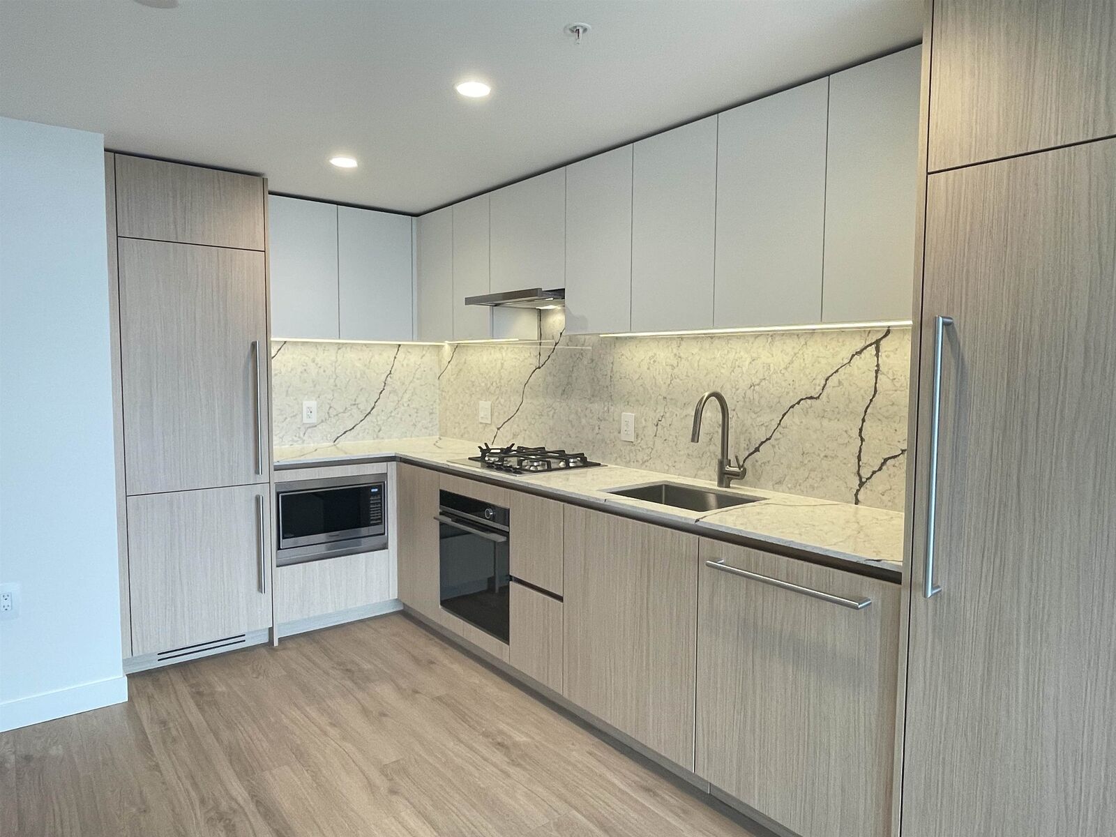 Property Photo:  2135 Springer Avenue 3001  BC V5B 2Z6 