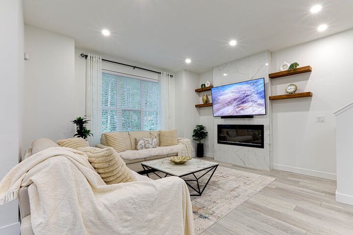 1437 Collins Road — photo 1