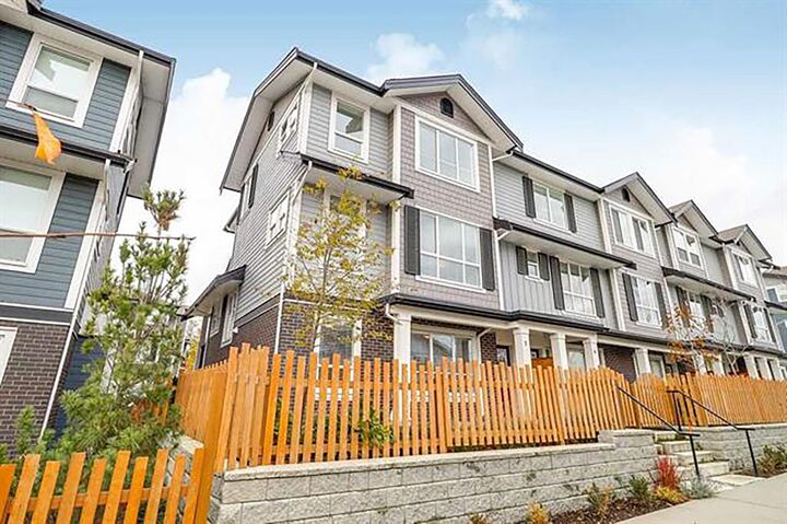 7157 210 Street 5 — photo 1