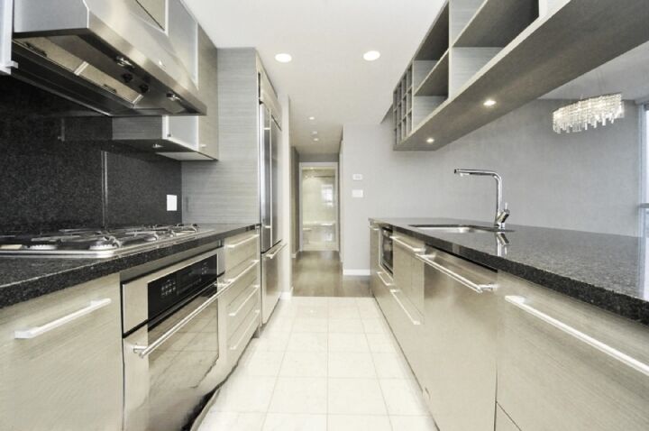 Property Photo: 833 Seymour Street 3806 BC V6B 0G4