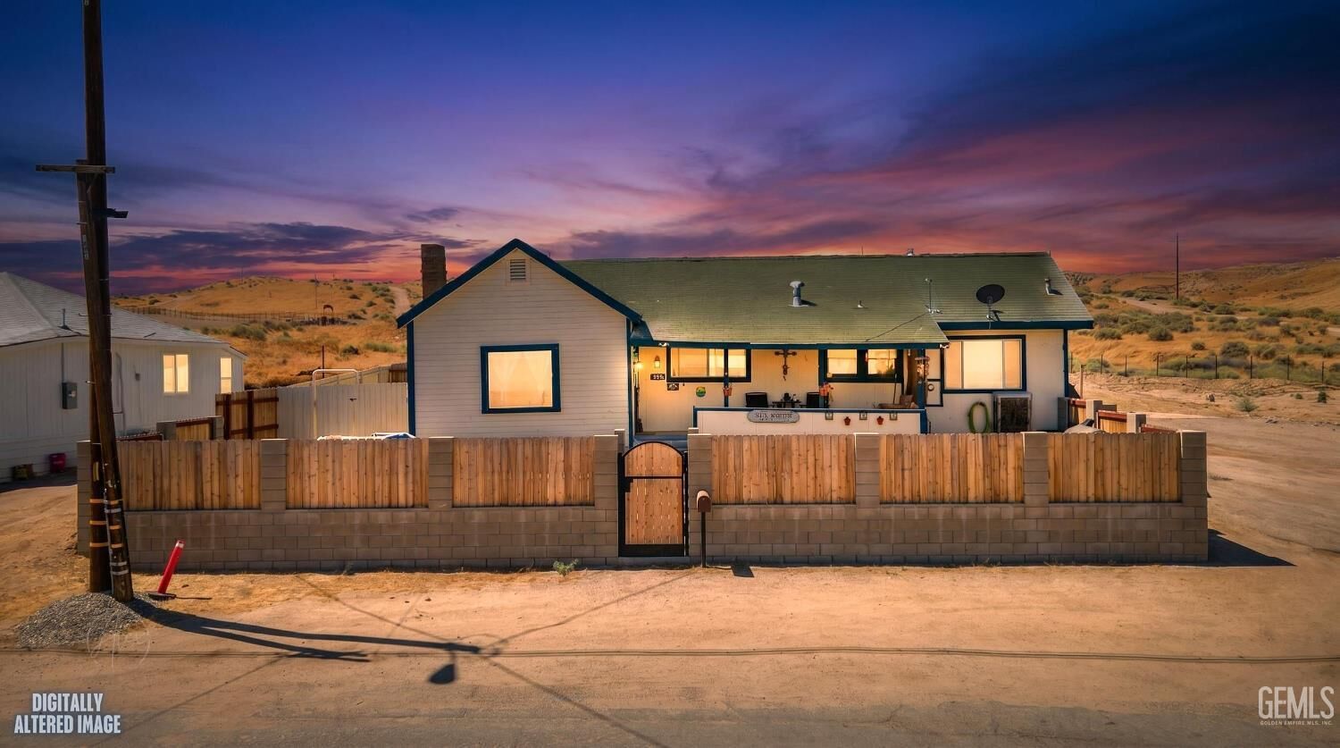 Property Photo:  105 South Street  CA 93268 