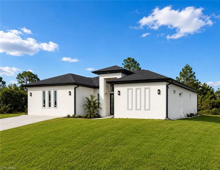 Property Photo:  713 Da Vinci Ave S  FL 33974 