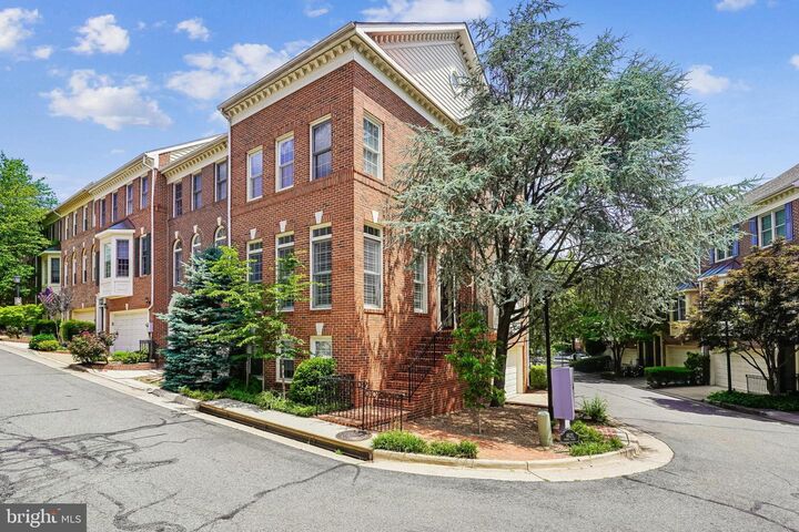 Property Photo: 4625 Knight Place VA 22311