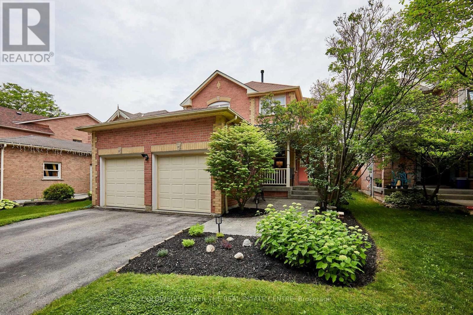 Property Photo:  6 Fawn Court  ON L1P 1L5 