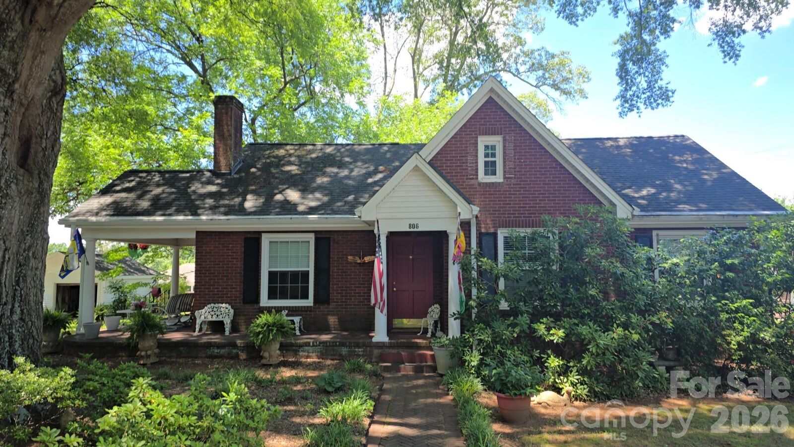 Property Photo: 806 S Main Avenue NC 28658