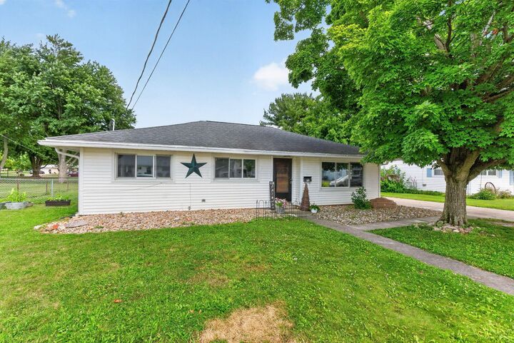 Property Photo:  72 E George Street  OH 43344 