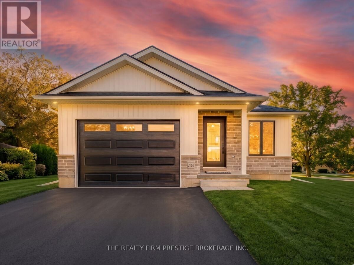 Property Photo:  32 Broadway Avenue  ON N0P 2C0 
