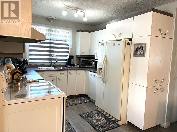 Property Photo:  559 Tedman Avenue  ON P3C 5B1 