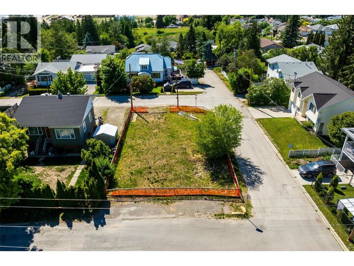 Property Photo:  520 8th Avenue South  BC V0B 1G3 
