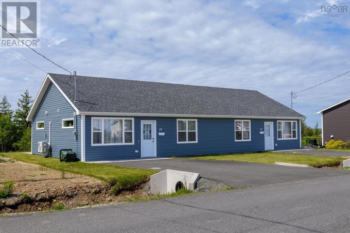33 Maple Street — photo 1