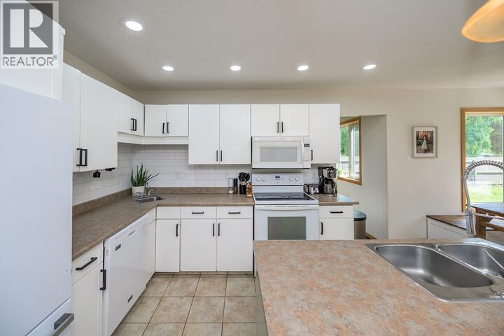 Property Photo:  2675 Ridgeview Drive  BC V2K 4C8 