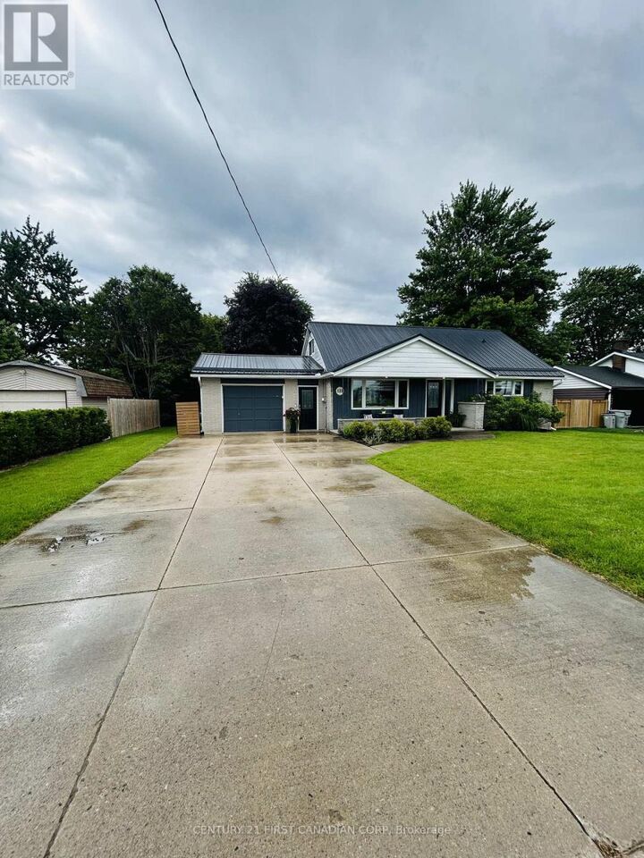 Property Photo:  121 Wellington Street West  ON N0M 1S2 