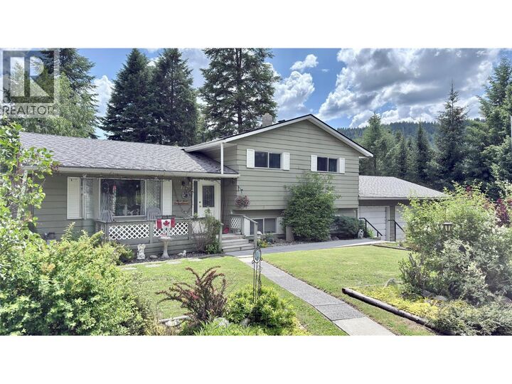 Property Photo: 1120 Gowrie Street BC V0H 1J0