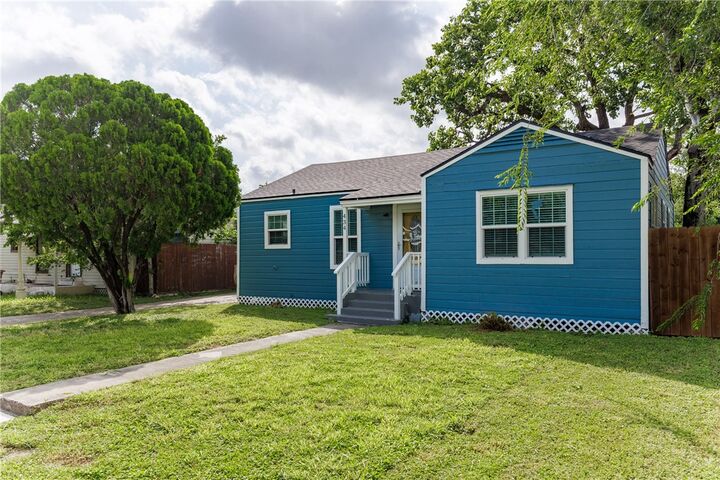 Property Photo:  434 Dixon Drive  TX 78408 