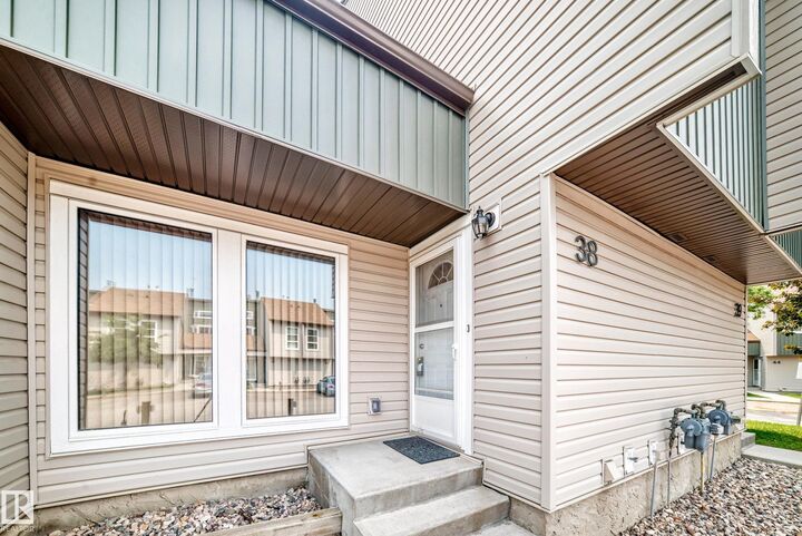 Property Photo:  2020 105 Street NW 38  AB T6J 5J2 