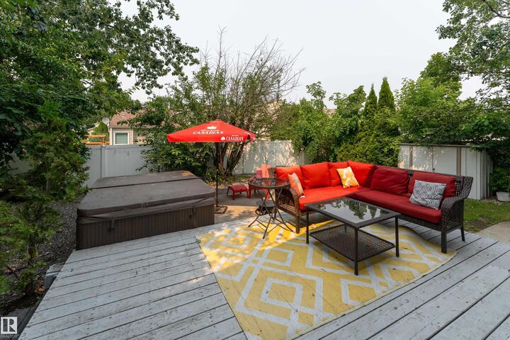 Property Photo:  14 Durand Place  AB T8N 5L6 