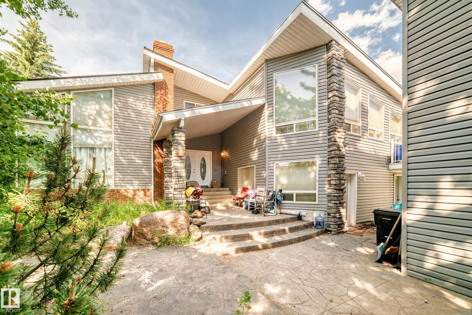 Property Photo:  199 Westridge Road NW  AB T5T 1B7 