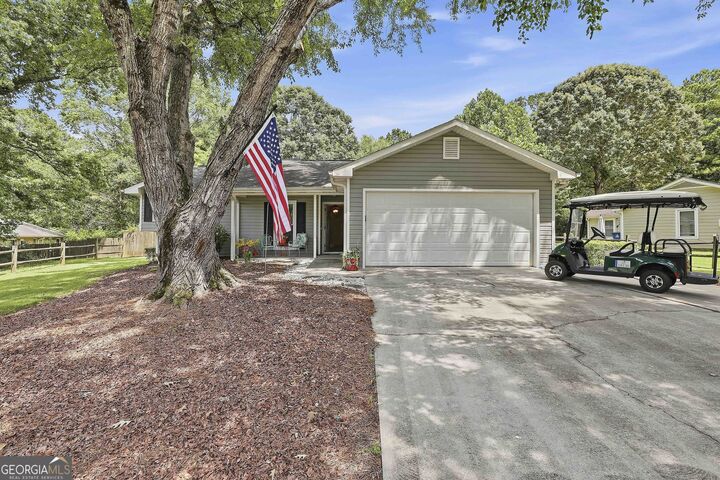Property Photo: 414 Deergrass Trail GA 30269