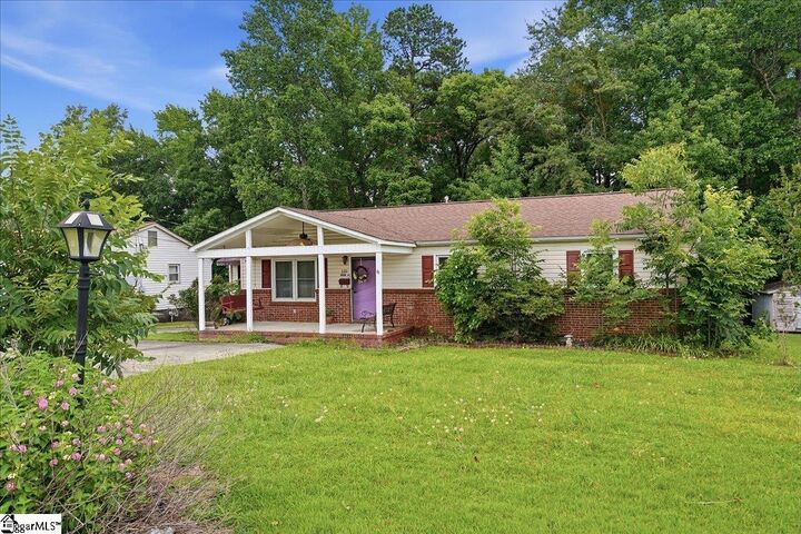 Property Photo: 420 Pineneedle Road SC 29379