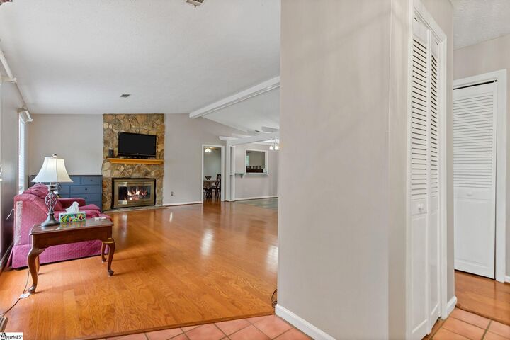Property Photo:  206 Aberdeen Lane  SC 29307 