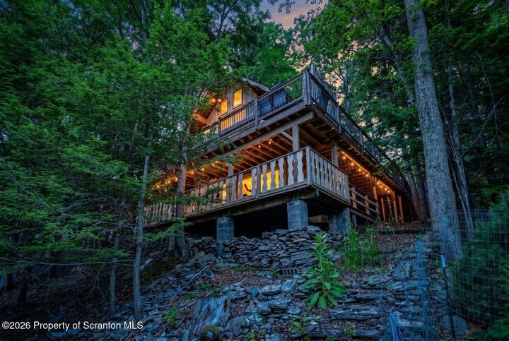 Property Photo:  25 Bruin Road  PA 18436 