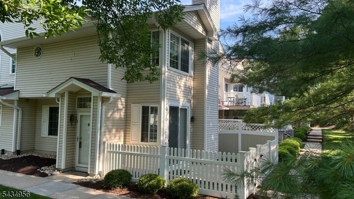 Property Photo:  9 Evans Court  NJ 07921 