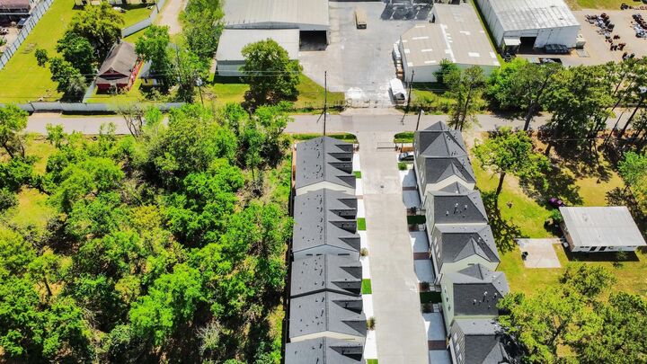 Property Photo:  5303 Kindred Garden Lane B  TX 77091 