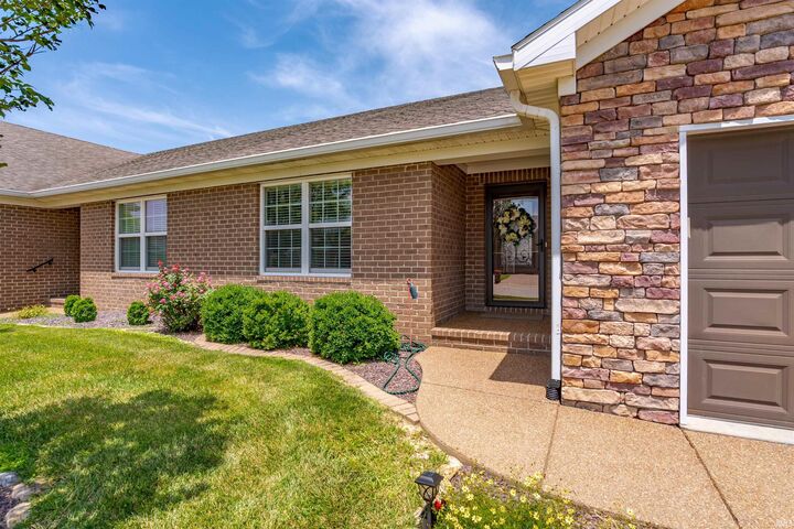 Property Photo:  9916 Arbor Lake Drive  IN 47630 