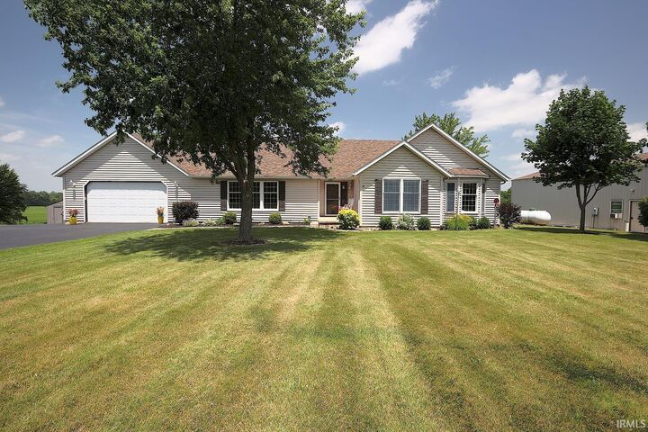 Property Photo:  2712 E 400 N  IN 46750 