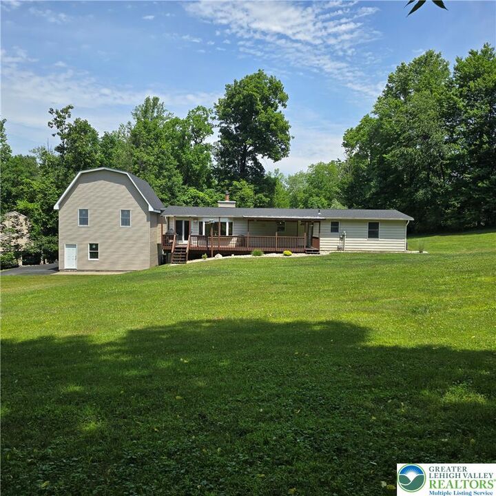 Property Photo: 226 Circle Drive S PA 18353