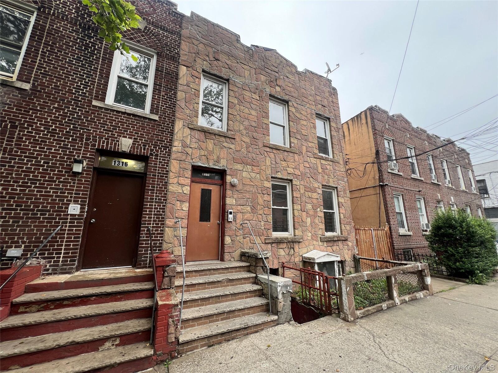 Property Photo: 1314 Stratford Avenue NY 10472